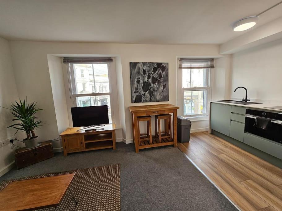 Beautiful And Bright !! Town/Harbour Apartment #1 Penzance Extérieur photo